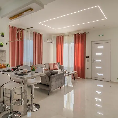 アパート Zoi Elegant フィリアトラ