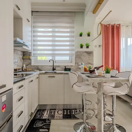 아파트 Zoi Elegant 필리아트라